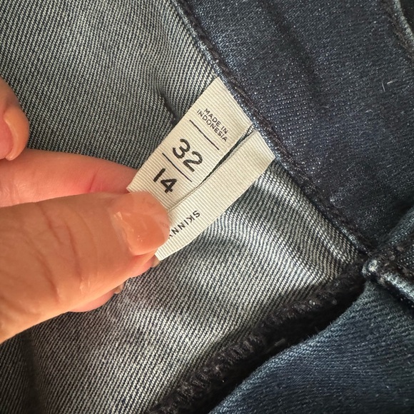 3/$25🤗 Made in Love LOFT jeans. Frayed bottoms, front large pockets. Sz 14 or 32 - Picture 6 of 6